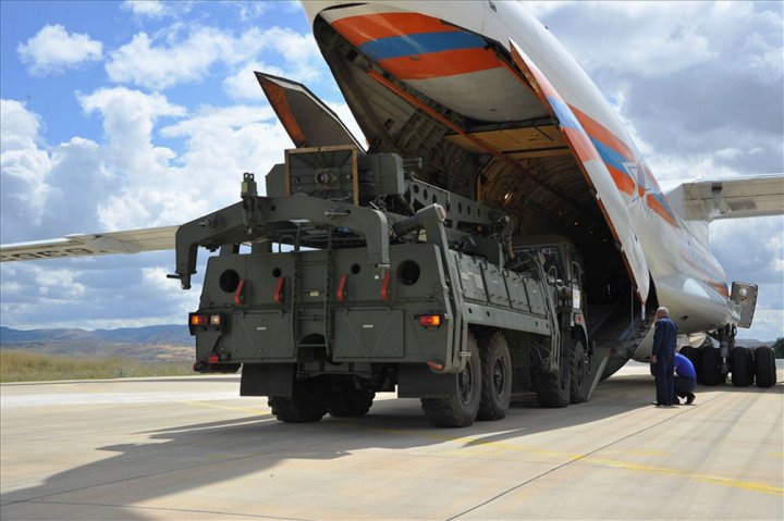 A TZM 22T6E2 ‘freight loading unit', or missile loader, on a Ural-532361 truck is shown leaving a Russian Ministry of Emergency Situations (EMERCOM) Il-76 after it landed at Mürted Air Base, northwest of Ankara, on 12 July 2019. (Turkish MoD)