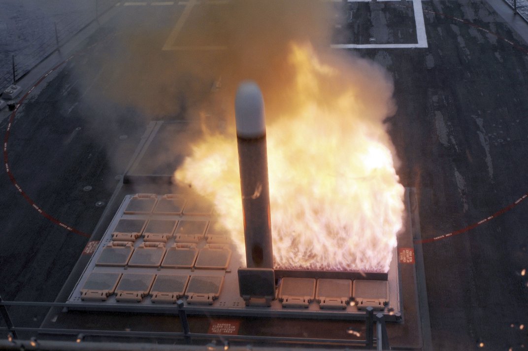 
        A Block IV Tactical Tomahawk SLCM is test-fired from the Mk 41 VLS onboard the USN’s Arleigh Burke-class guided-missile destroyer USS
        Farragut
        . There is debate over whether converting Tomahawk missiles for land-based deployment would be part of any US plan to respond to the collapse of the INF Treaty.
       (US Navy)