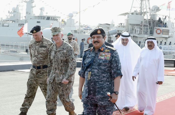 
        King Hamad visits Salman Navy Base with Vice Admiral James Malloy on 19 August. The upgraded
        Abdul Rahman al-Fadel
        can be seen directly behind them, with the same system seen top left on the corvette
        Al-Muharraq
        .
       (Bahrain Defence Force)