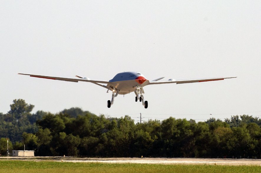 Boeing and the US Navy successfully completed the first test flight of the MQ-25 unmanned aerial refueller on 19 September. The MQ-25 test asset, known as T1, completed the autonomous two-hour flight under the direction of Boeing test pilots operating from a ground control station at MidAmerica St. Louis Airport in Mascoutah, Illinois, where the test programme is based. (Boeing)