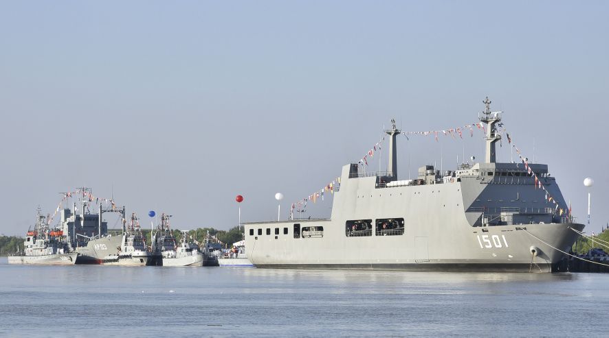 The MN commissioned eight vessels on 24 December, including its first-ever LPD amphibious assault ship (foreground). (Cincds)