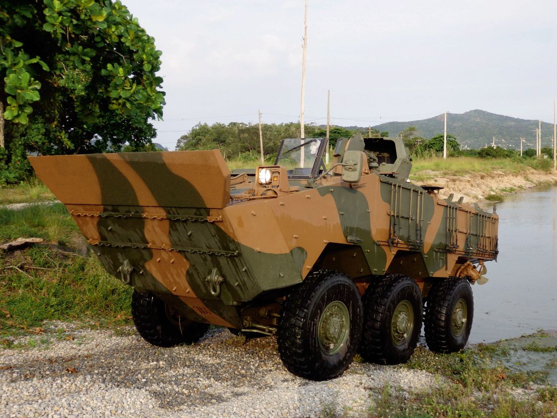 A VBTP-MSR Guarani is shown with a W&E Platt MR550 Ring Mount with an overhead protection kit. (Victor Barreira)