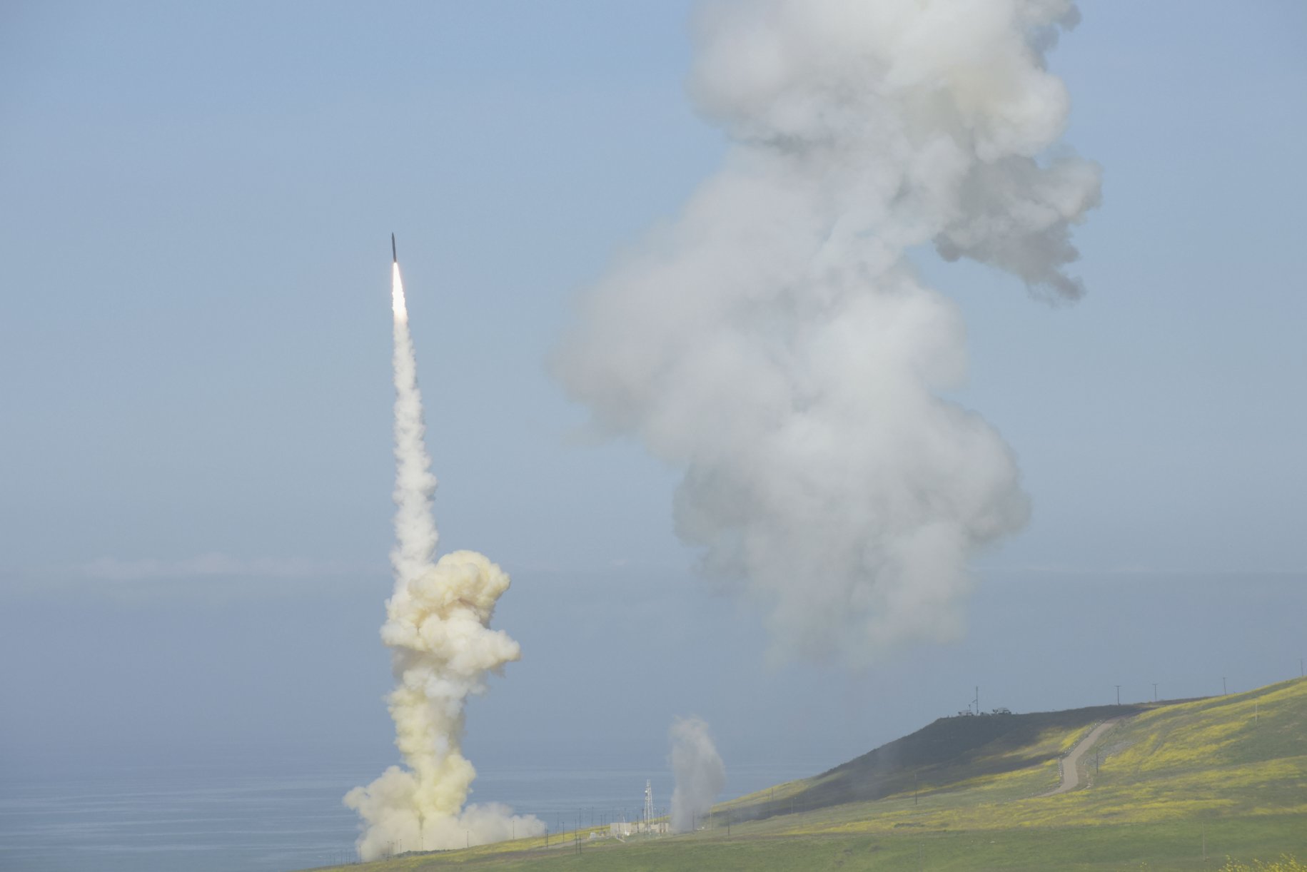 The ‘trail’ interceptor shown launching from Vandenberg Air Force Base about 50 seconds after the ‘lead’ interceptor. This was the system’s first-ever salvo engagement. (US MDA)