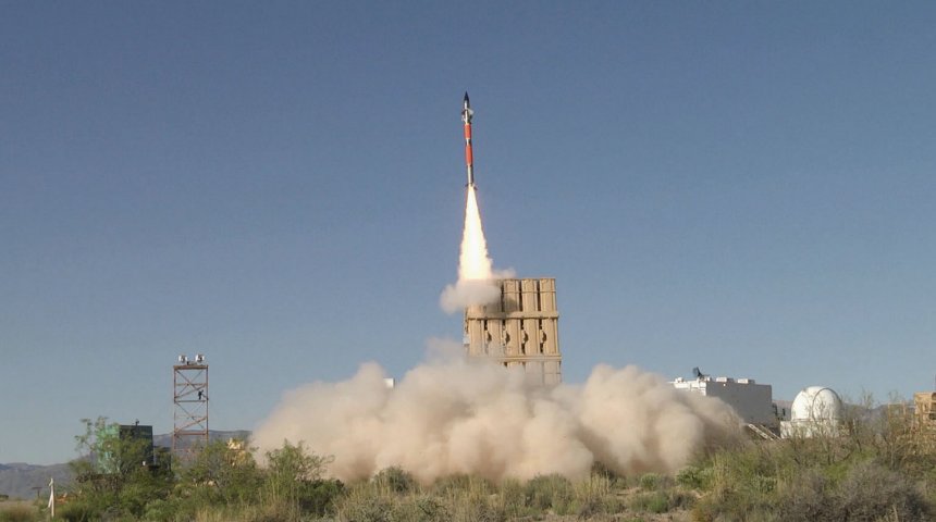 A Tamir missile shown launching from the US Army’s new air-defence platform, the IFPC 2-Intercept multi-mission launcher. The USMC is moving forward with plans to integrate Iron Dome components, including the Tamir missile, into its medium-range intercept capability but the army said it has a variety of concerns and will now host a “shoot off’ for its IFPC Inc 2 effort.  (US Army/John A Hamilton)