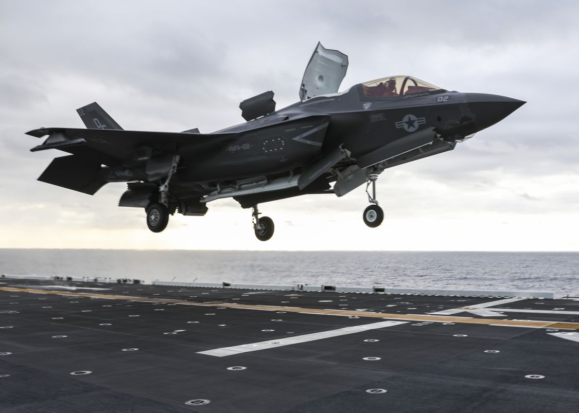 An F-35B assigned to Marine Fighter Attack Squadron (VMFA) 122 prepares to land on the flight deck of the amphibious assault ship USS Makin Island (LHD 8) on 10 February 2020. The Pentagon and Lockheed Martin have narrowed down their remaining open SDD requirements, but issues with bulkhead cracking, especially on the F-35B, remain. (US Navy)