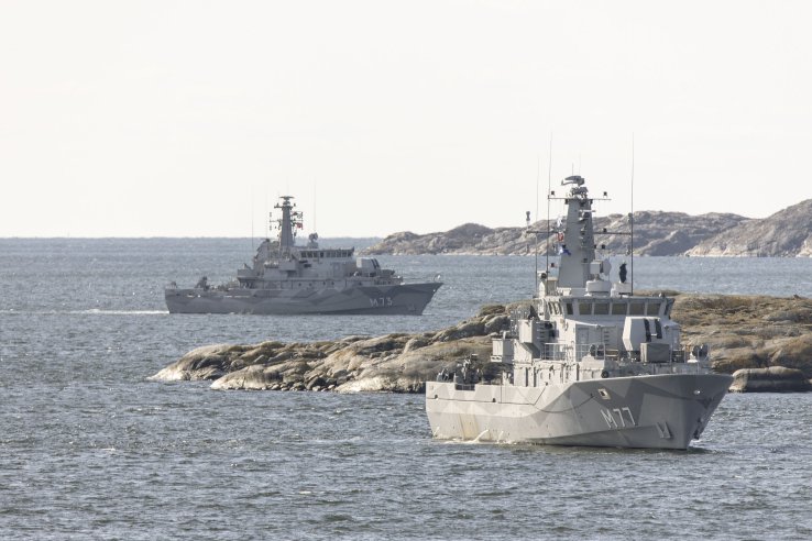 
        The RSwN Koster-class minehunting vessels HSwMS
        Ulvön
        (foreground) and HSwMS
        Koster
        are pictured at sea during the service's recent national anti-submarine warfare exercise ('ASWEX') off Gothenburg. 'ASWEX', which took place in strategically critical waters, went ahead despite the continuing Covid-19 crisis.
       (RSwN)