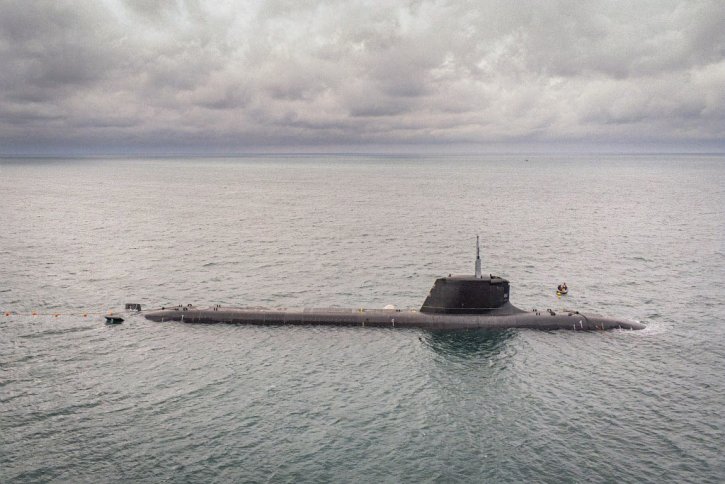 Suffren
        , the first of six Barracuda SSNs for the French Navy, marked the beginning of sea trials with its first dive at sea.
       (French MoD)