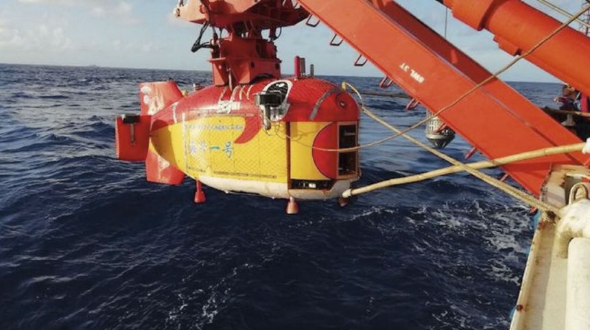 
        Haidou-1 seen being recovered by the research ship 
        Tansuo-1
        . 
       (Shenyang Institute of Automation)