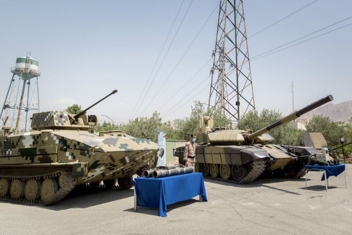 The Makran (left) is seen next to the upgraded T-72M tank. (Fars News Agency)