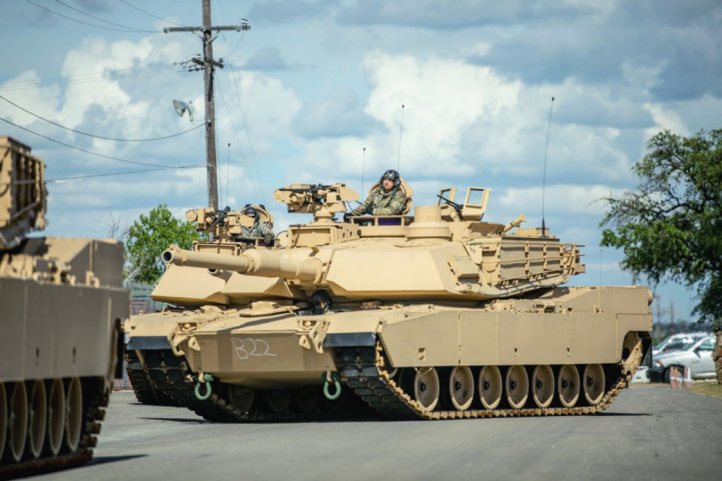 US soldiers at Fort Hood, Texas, are receiving the first set of new M1A2C Abrams MBTs. (US Army)