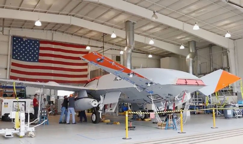 Screen capture of the underwing refuelling pod being mounted on T1.  (Boeing)