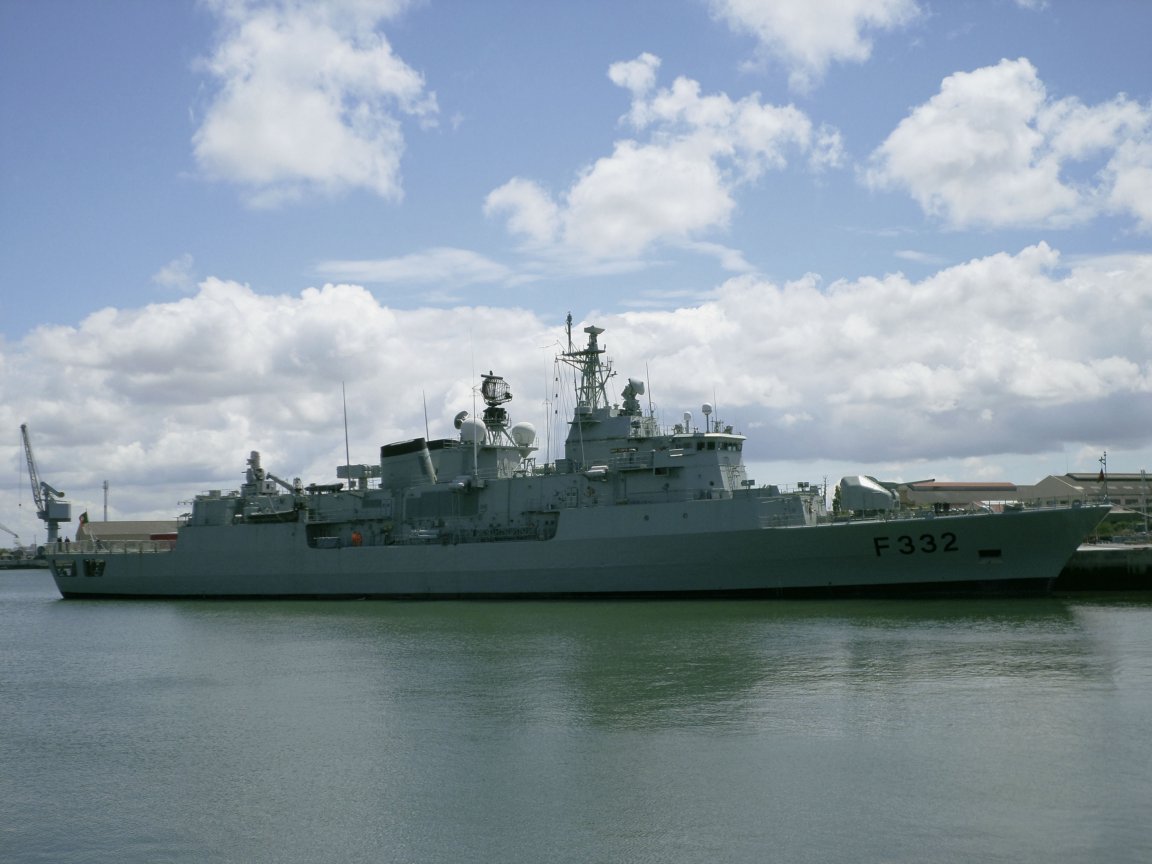 
        NRP 
        Corte-Real
         is one of three Vasco da Gama-class frigates operated by the Portuguese Navy.
       (Victor Barreira)