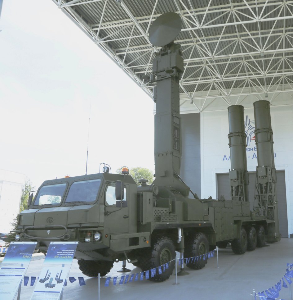 The new 51P6E2 launcher for the 98R6E Abakan non-strategic ballistic missile defence system was unveiled at the Russian Federation Ministry of Defence’s Army 2020 International Military-Technical Forum between 23 and 29 August. (N Novichkov)