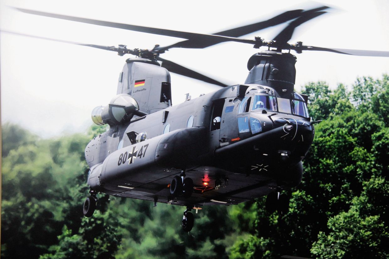 A Chinook helicopter mocked-up in Luftwaffe markings was displayed at the Berlin Airshow in 2018. Boeing is competing against Lockheed Martin Sikorsky-Rheinmetall for Germany’s Schwerer Transporthubschrauber (STH) heavy-lift helicopter requirement.  (Boeing via Janes/Gareth Jennings)