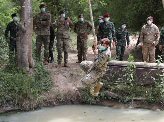 Staff Sergeant Jordan Blas, 5th SFAB team healthcare sergeant, on an obstacle course at Camp Thanarat, Thailand, in August 2020. (US Army)