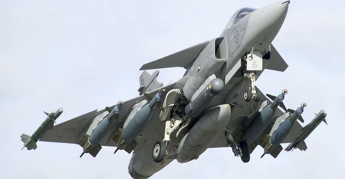 Having earlier announced it would like to retain a number of its Gripen C/D fighters in service beyond their planned 2026 retirement date, the money and the political will has now been found to make this plan a reality.