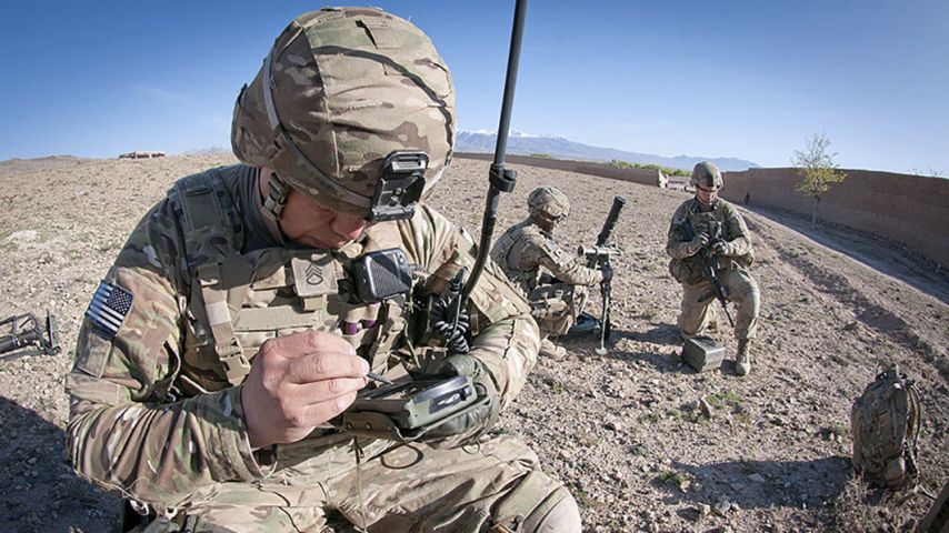 US Army soldiers operate on General Dynamics’ Common Hardware Systems-5 (CHS-5) suite of information technology hardware solutions.  (General Dynamics )