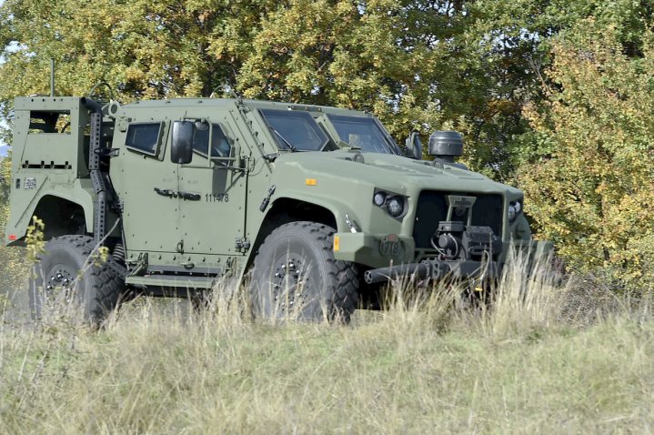 Montenegro received its first five JLTVs on 27 October. (gov.me/S Matić)