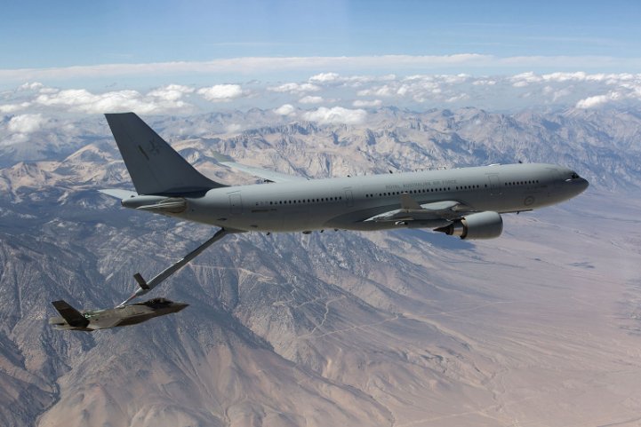 A Royal Australian Air Force (RAAF) Airbus A330 MRTT refuels a Lockheed Martin F-35A during trials. The global user community for the MRTT is to establish a working group to make it easier for US-built aircraft types to receive fuel from the tanker. (US Air Force)