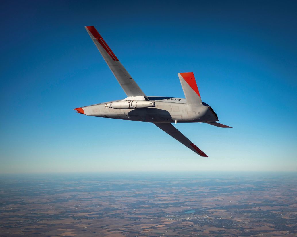 Boeing and the USN flew the MQ-25A T1 test asset for the first time in its aerial refuelling configuration on 9 December. Cobham Mission Systems’ 31-301 model buddy store is mounted under the left wing. (Boeing)