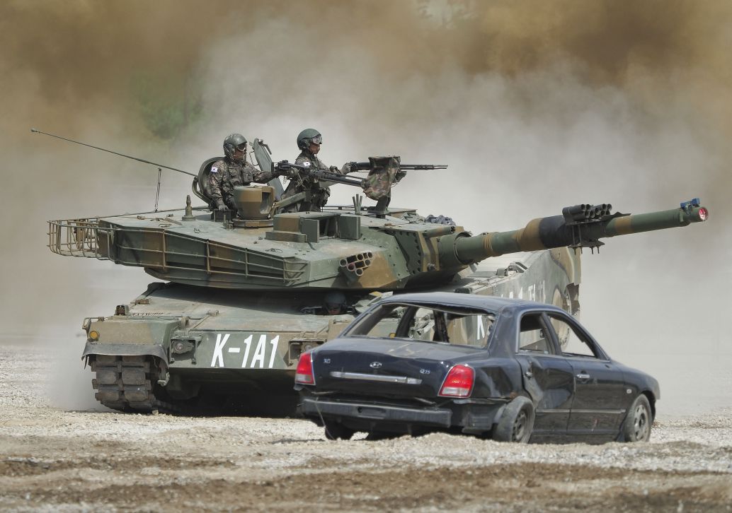 A K1A1 main battle tank seen during a mobility demonstration. South Korean defence prime Hyundai Rotem has been contracted to develop technologies that will enable the K1 platform to be remotely or autonomously operated. (Janes/Kelvin Wong)