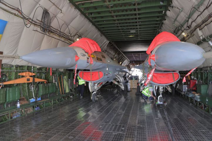 The first batch of F-16 jets for Top Aces is loaded aboard an An-124 airlifter in Israel ahead of its journey to North America. (Israeli MoD)