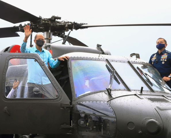 On 10 December 2020 the PAF inducted into service the first six of 16 S-70i Black Hawk helicopters in a ceremony that was also attended by Secretary of National Defense Delfin Lorenzana (seen here). Philippine President Rodrigo Duterte has now approved the procurement of 15 additional Black Hawks for the service. (Philippine DND)