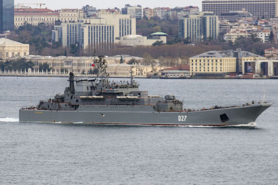 
        The Russian Northern Fleet Project 775 Ropucha-class large landing ship
        Kondopoga
        is pictured transiting the Bosphorus en route to the Black Sea on 17 April.
       (Devrim Yaylali)