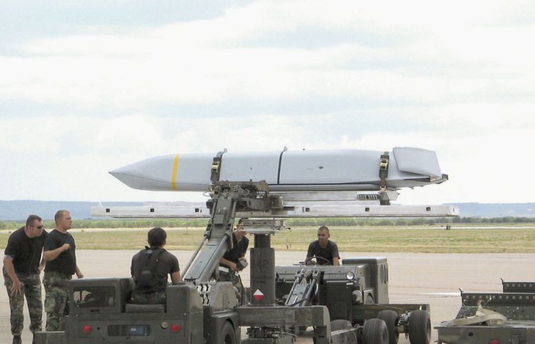 An AGM-158B JAASM-ER missile. A Taiwanese MND official said on 19 April that Taipei is still seeking to purchase AGM-158-series missiles from the US. (US Department of Defense)