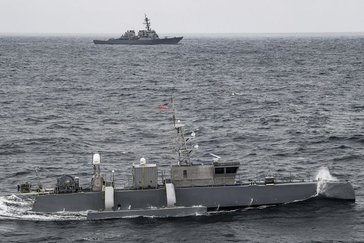 
        The MDUSV
        Seahawk
        seen while participating in ‘UxS IBP 21’. The destroyer USS
        Fitzgerald
        is behind.
       (US Navy)